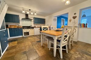Kitchen/Breakfast Room- click for photo gallery